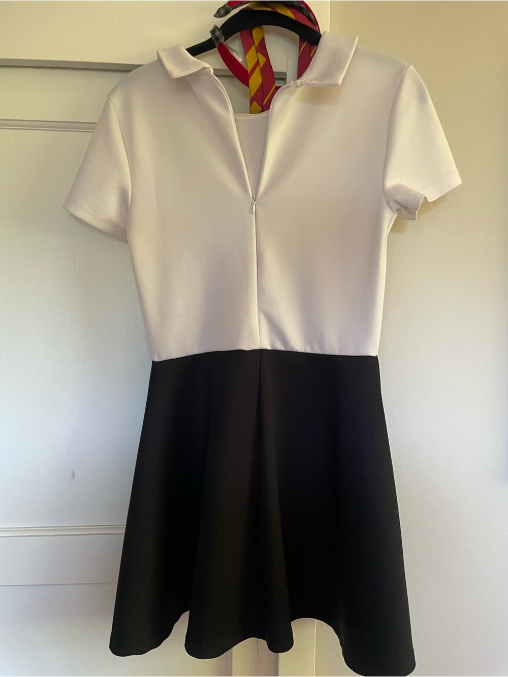Hermione Gryffindor halloween costume with Tie and Headband - Picture 3 of 3